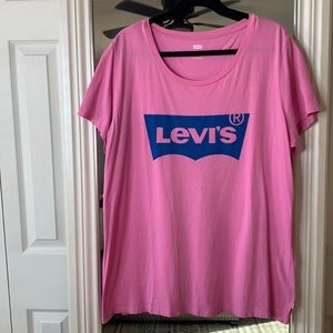Levi’s t-shirt